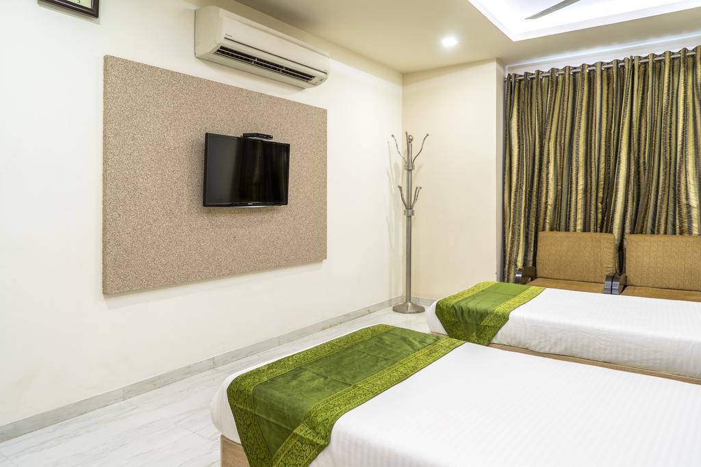 Treebo Unity Hotel Ahmedabad Bagian luar foto