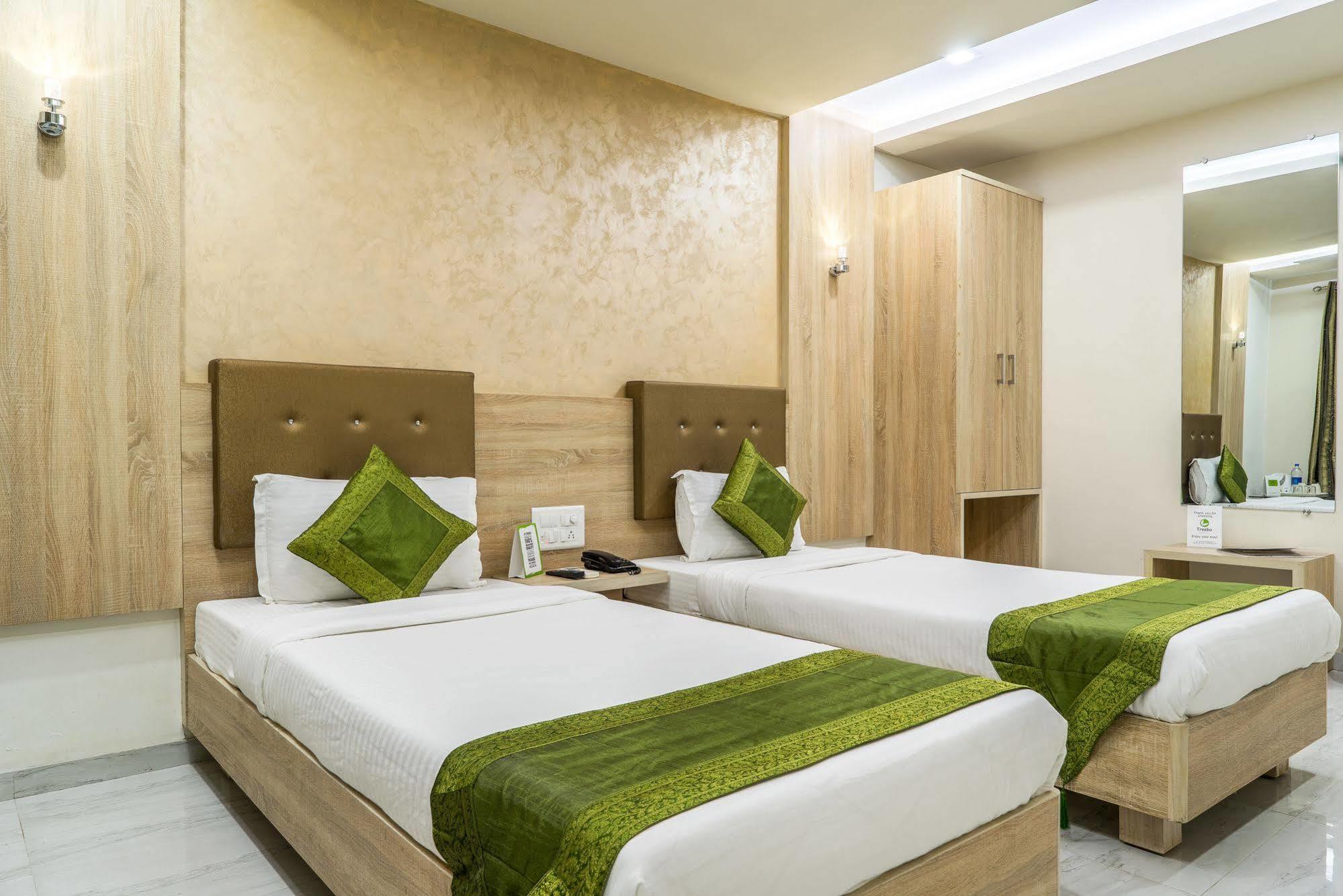 Treebo Unity Hotel Ahmedabad Bagian luar foto