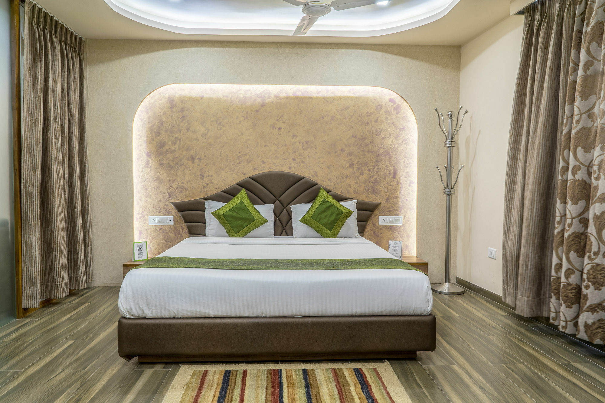 Treebo Unity Hotel Ahmedabad Bagian luar foto